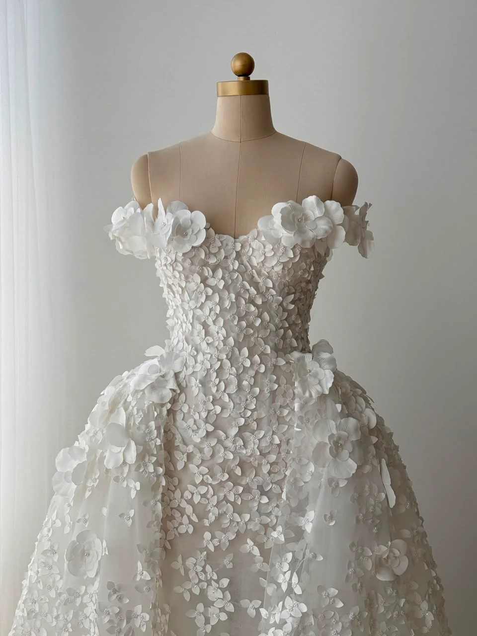Jardin Blanc Bridal Gown - Image 2