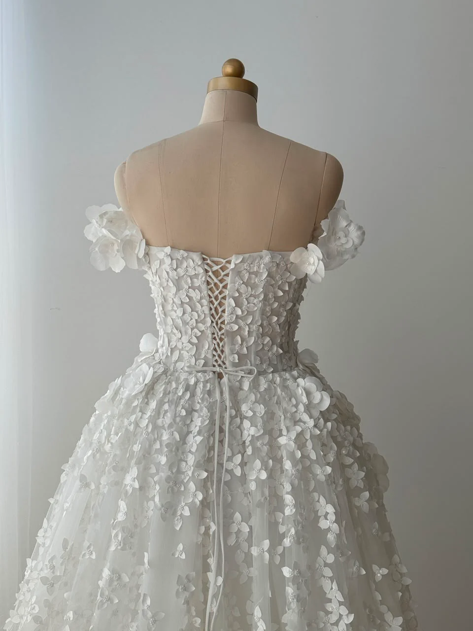 Jardin Blanc Bridal Gown - Image 3