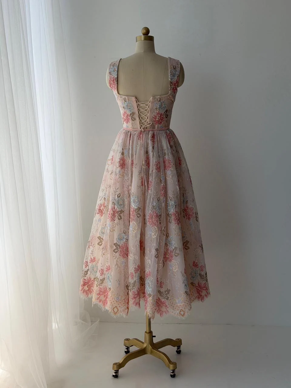 Liora Lace Midi Dress - Image 4