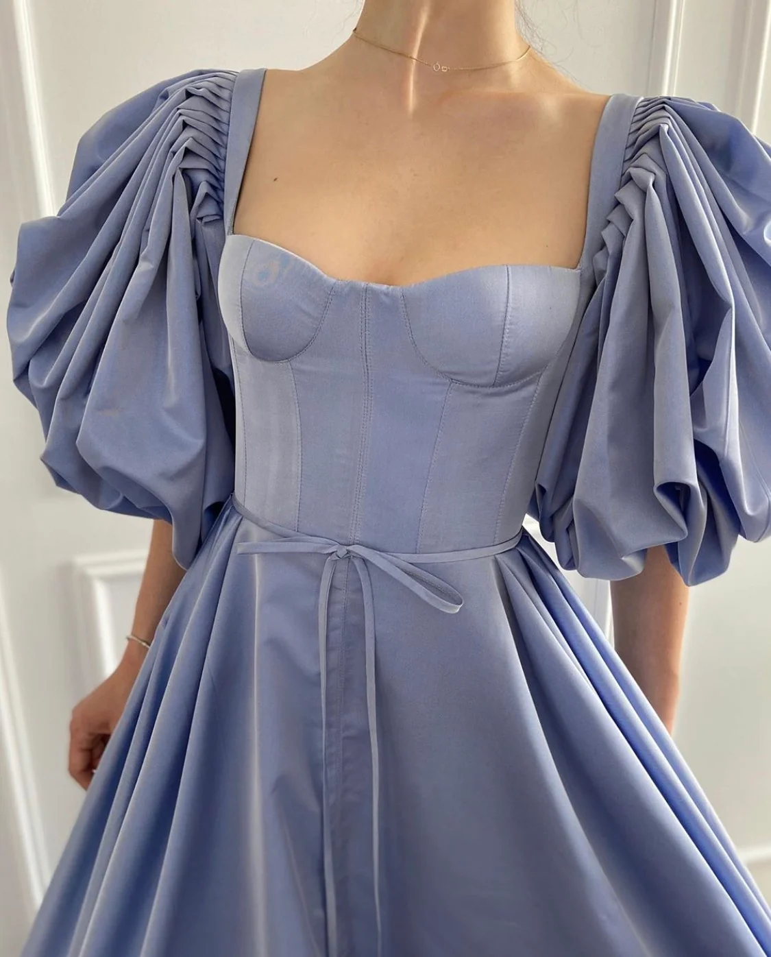 Skysail Puffsleeves Gown