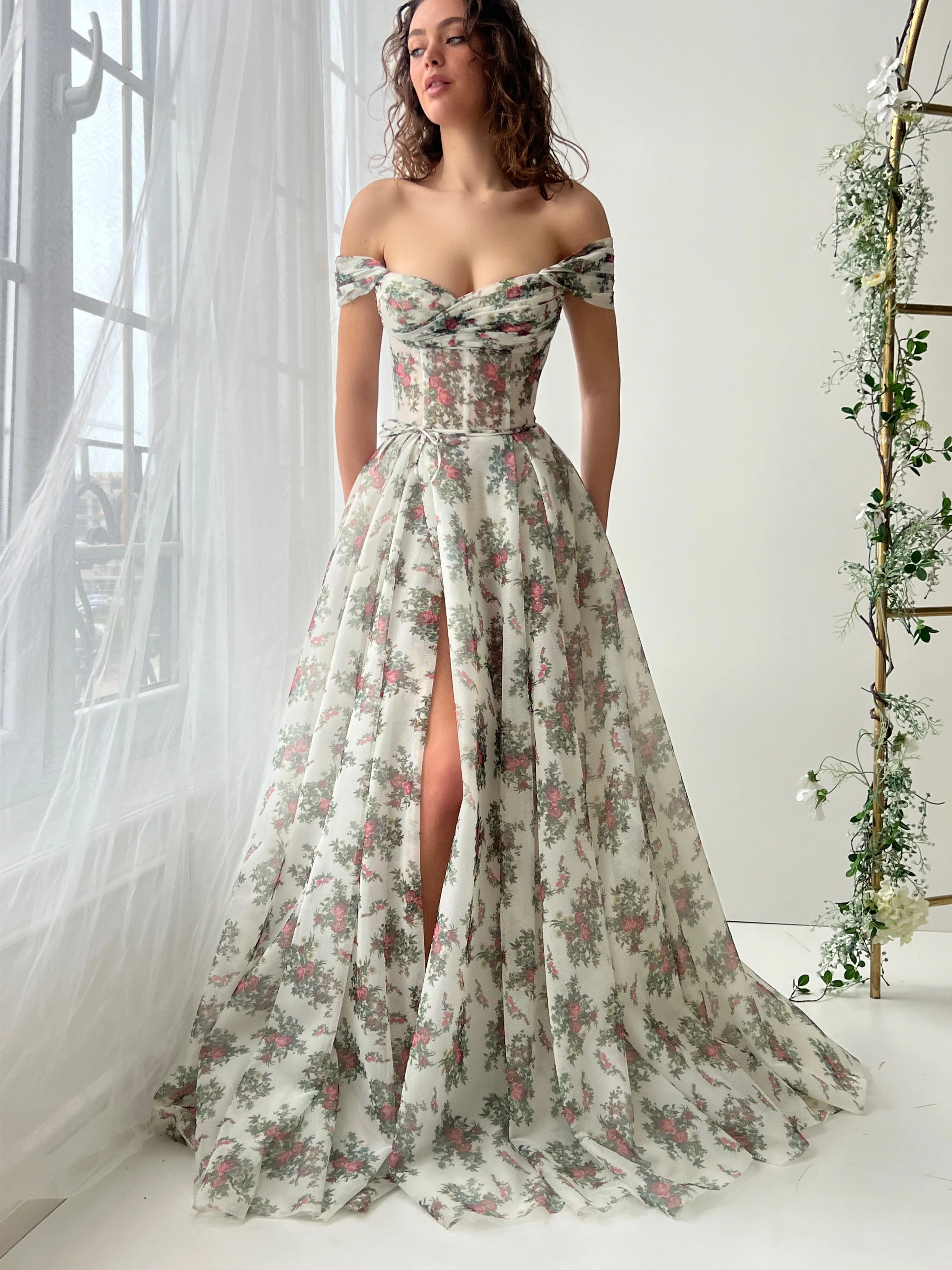 Vintage Painting of Roses Gown - Image 2